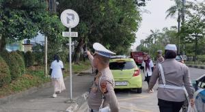 Parkir di Depan RSUD Arifin Achmad, Puluhan Kendaraan Ditilang